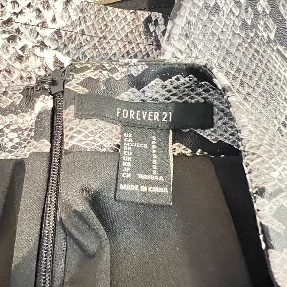 Like new vegan leather cobra print lined skirt - Picture 6 of 6